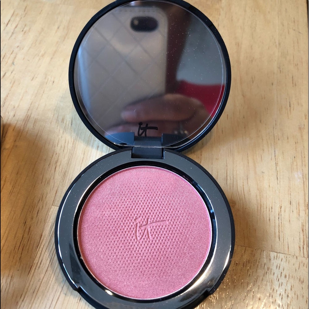 iT Bye Bye Pores Blush